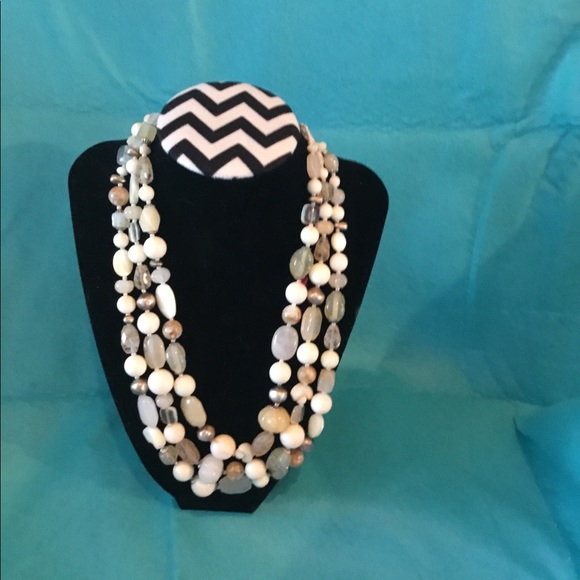 Stunning Necklace - Picture 3 of 4